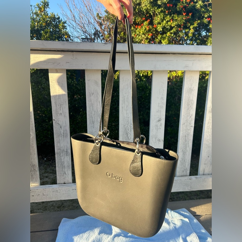 O Bag black Tote with Black Straps